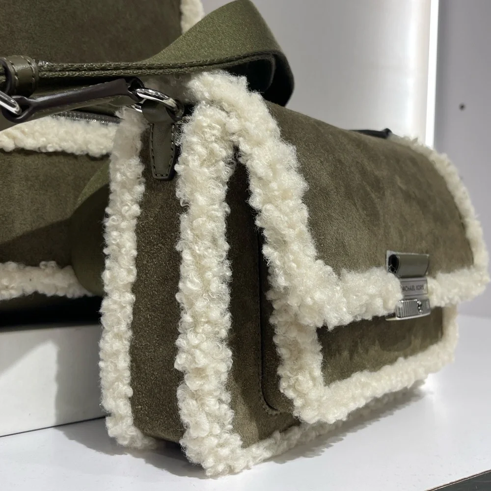 MICHAEL KORS Bradshaw Medium Suede and Faux Shearling Messenger Bag
Olive 
NWT - Picture 5 of 16